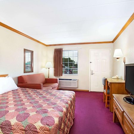 Days Inn By Wyndham Auburn Exterior photo